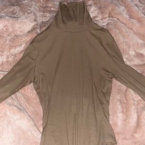 H&m top nude never worn.